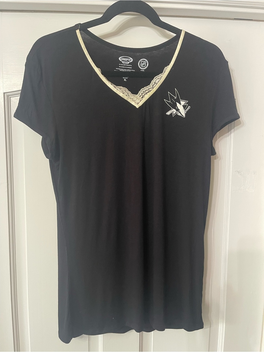 NHL SJ Sharks Lace-Trim V-Neck Women's Tee - Black